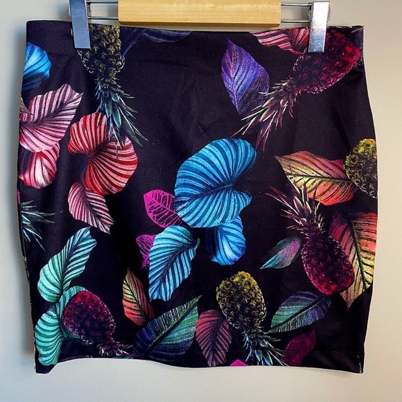 H&M Women's Tropical Print Pull-On Mini Skirt Size Medium - Picture 1 of 11